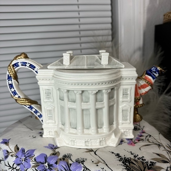 The White House Teapot - Picture 6 of 10
